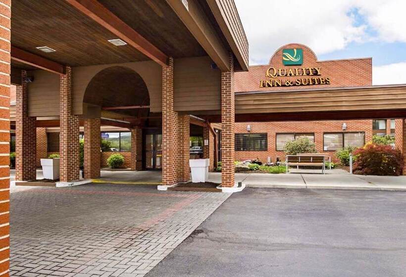 호텔 Quality Inn & Suites