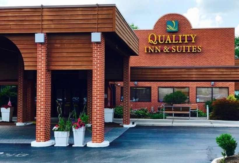 호텔 Quality Inn & Suites