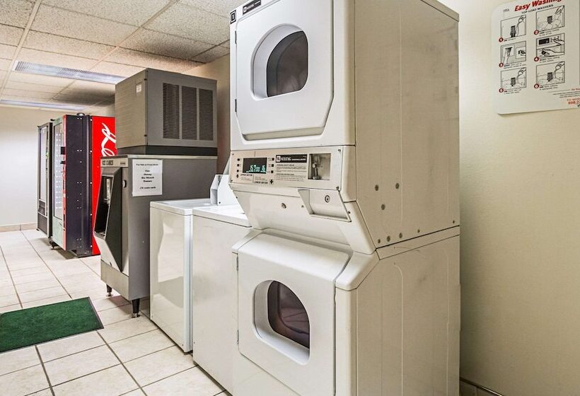 호텔 Quality Inn & Suites