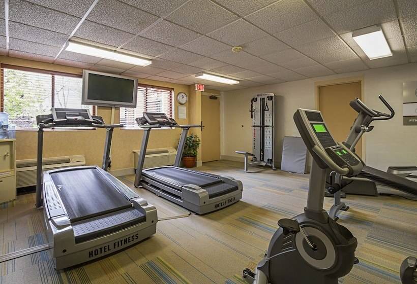 호텔 Quality Inn & Suites