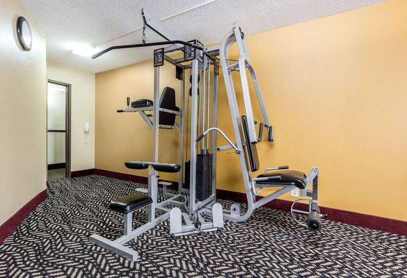 Отель Quality Inn & Suites Bloomington University Area