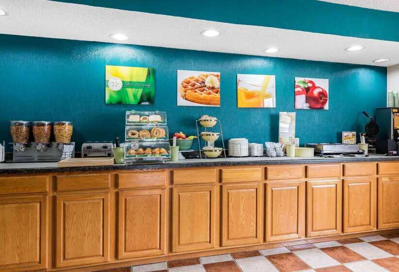 Отель Quality Inn & Suites Bloomington University Area
