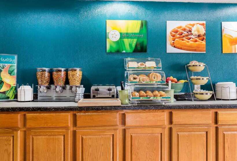 Отель Quality Inn & Suites Bloomington University Area