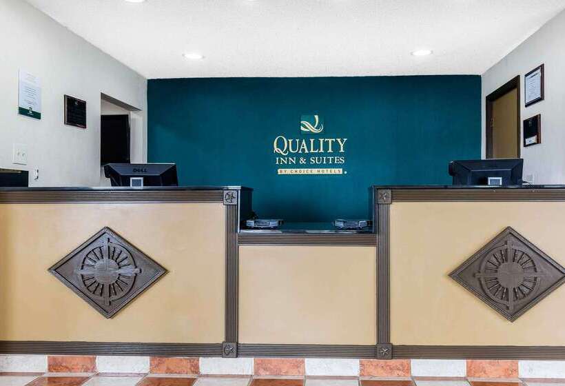 Отель Quality Inn & Suites Bloomington University Area
