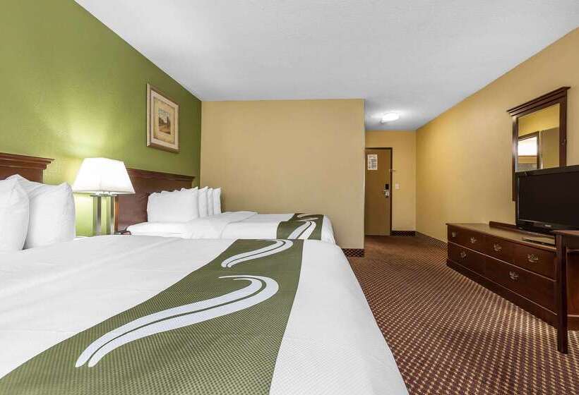 Отель Quality Inn & Suites Bloomington University Area