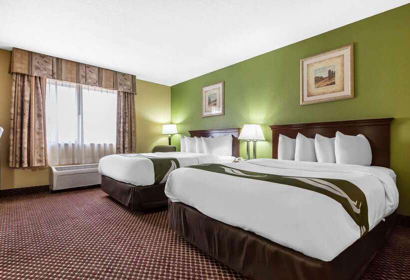 Отель Quality Inn & Suites Bloomington University Area