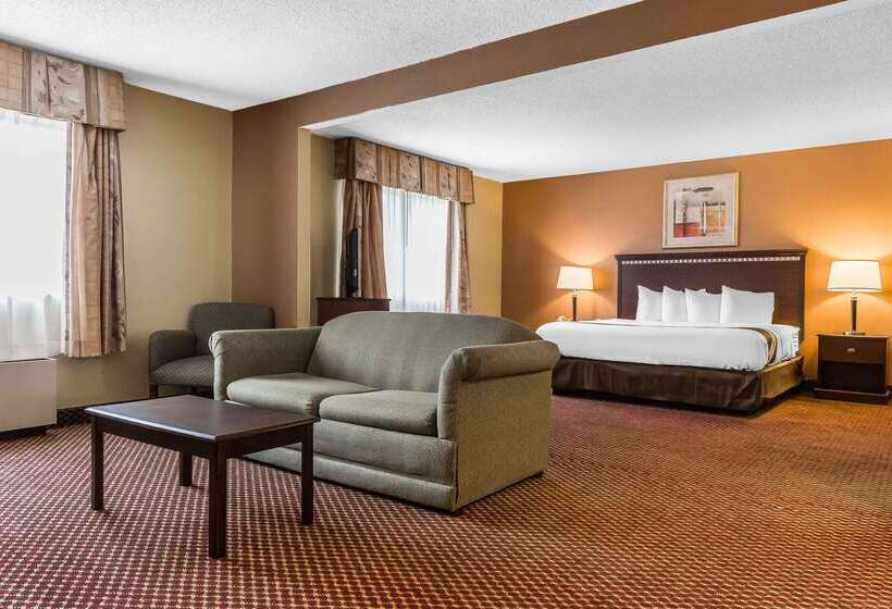 Отель Quality Inn & Suites Bloomington University Area