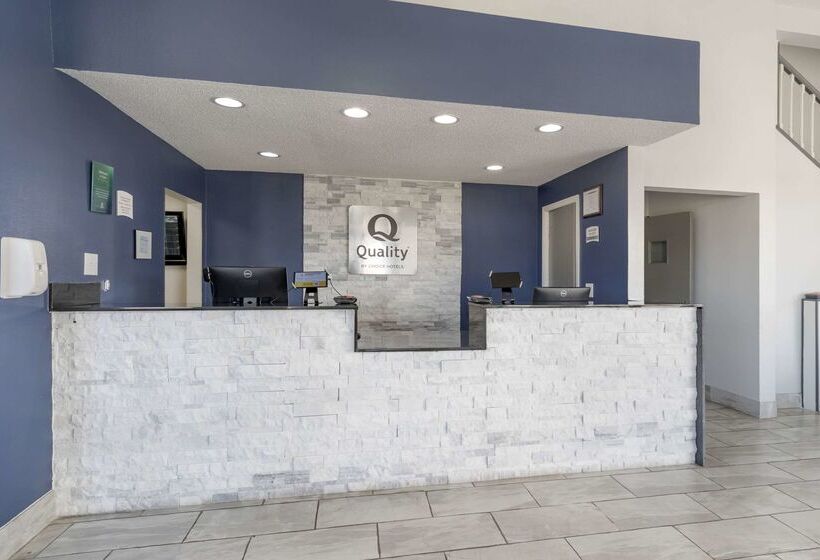 Отель Quality Inn & Suites Bloomington University Area