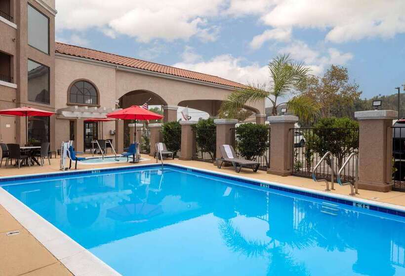 ホテル Quality Inn & Suites Camarillooxnard