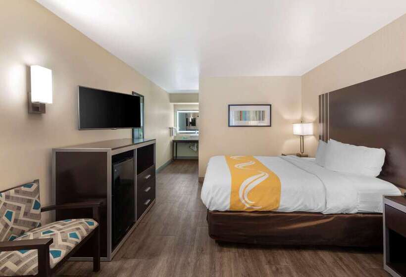 ホテル Quality Inn & Suites Camarillooxnard