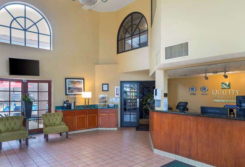 ホテル Quality Inn & Suites Camarillooxnard