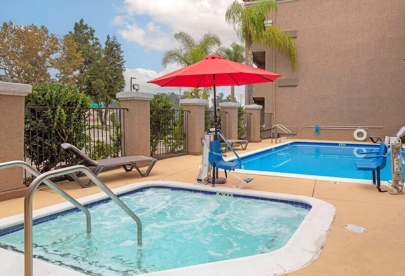 ホテル Quality Inn & Suites Camarillooxnard