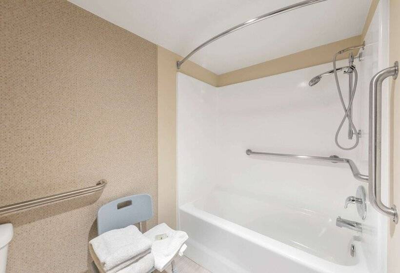 ホテル Quality Inn & Suites Camarillooxnard