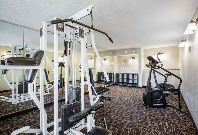Отель Quality Inn & Suites Lawrence  University Area