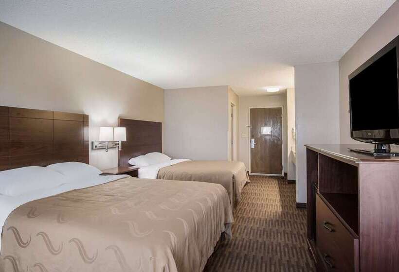 Отель Quality Inn & Suites Lawrence  University Area