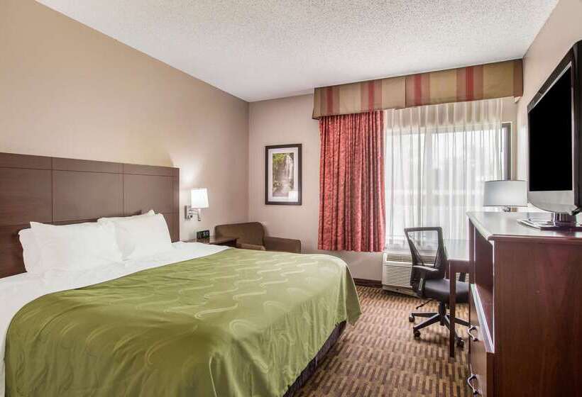 Отель Quality Inn & Suites Lawrence  University Area