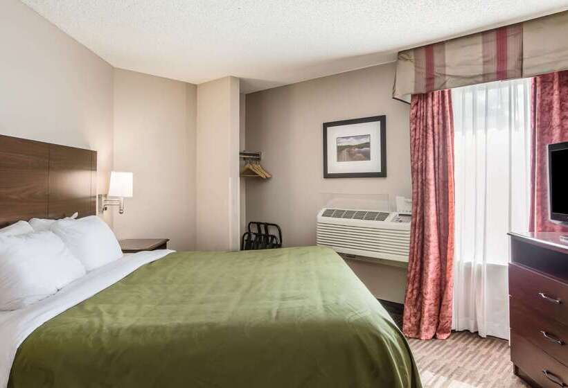 Отель Quality Inn & Suites Lawrence  University Area