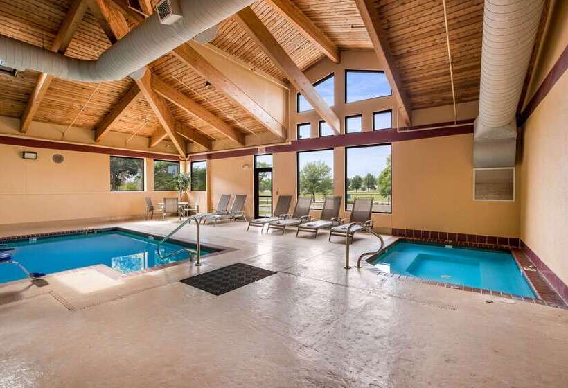 Отель Quality Inn & Suites Lawrence  University Area