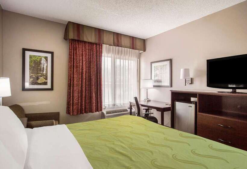 Отель Quality Inn & Suites Lawrence  University Area