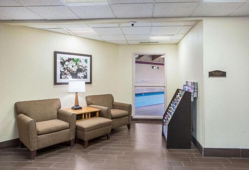 Отель Quality Inn & Suites Lawrence  University Area