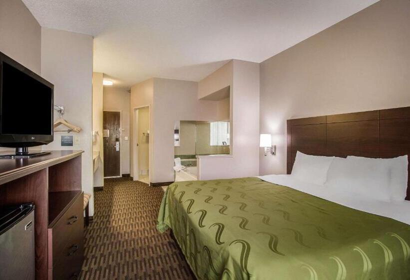 Отель Quality Inn & Suites Lawrence  University Area
