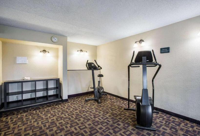 Отель Quality Inn & Suites Lawrence  University Area