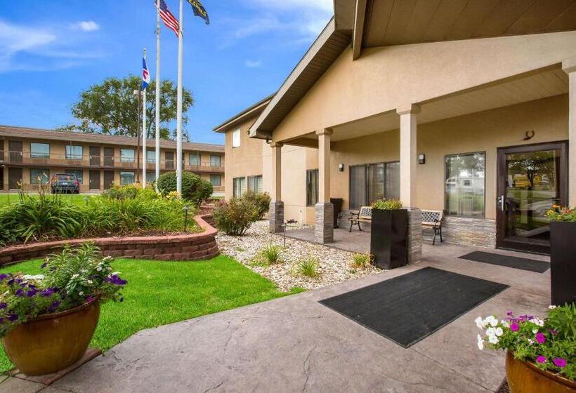 Отель Quality Inn & Suites Lawrence  University Area