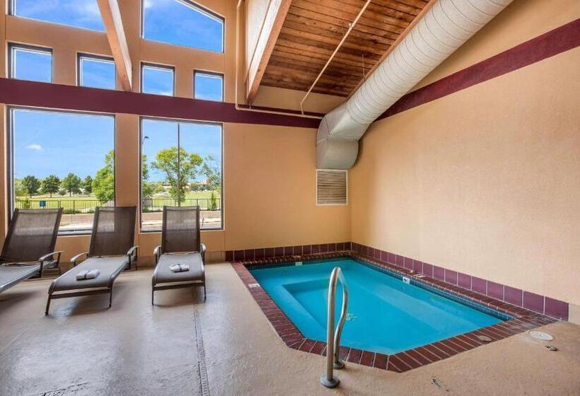 Отель Quality Inn & Suites Lawrence  University Area