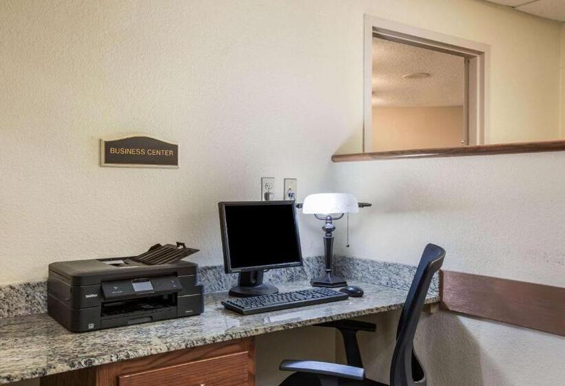 Отель Quality Inn & Suites Lawrence  University Area