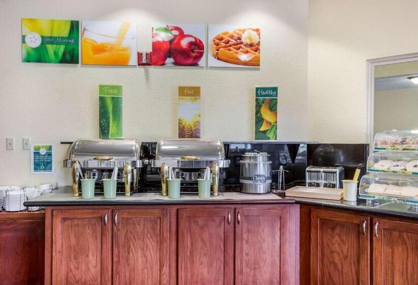 Отель Quality Inn & Suites Lawrence  University Area