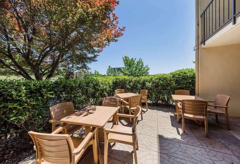 هتل Quality Inn & Suites Sevierville  Pigeon Forge