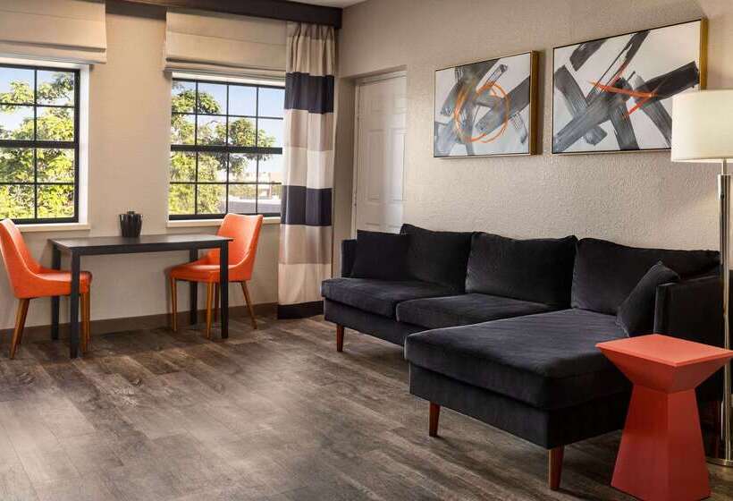 ホテル Ramada By Wyndham Albuquerque Airport