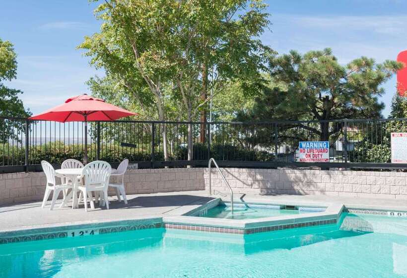 هتل Ramada By Wyndham Albuquerque Airport