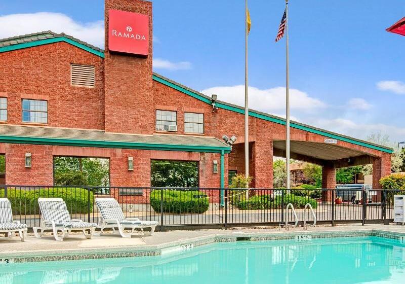 ホテル Ramada By Wyndham Albuquerque Airport
