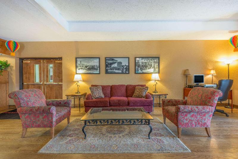 ホテル Ramada By Wyndham Albuquerque Airport
