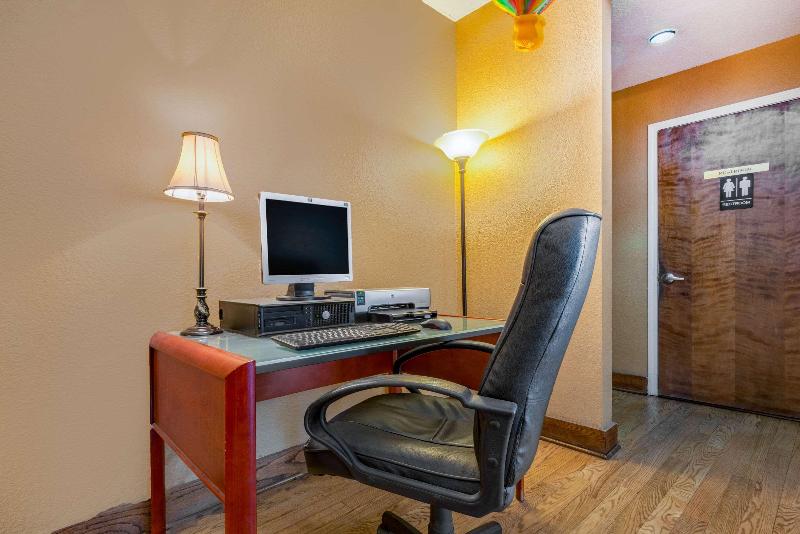 ホテル Ramada By Wyndham Albuquerque Airport