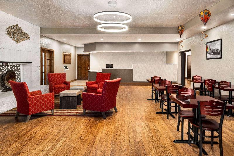 ホテル Ramada By Wyndham Albuquerque Airport