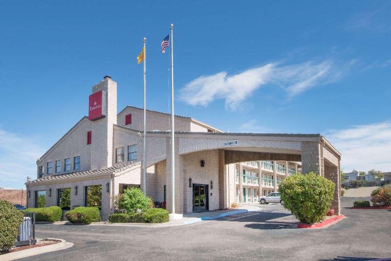 ホテル Ramada By Wyndham Albuquerque Airport