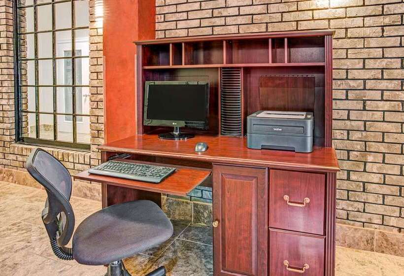 فندق Ramada By Wyndham Murfreesboro