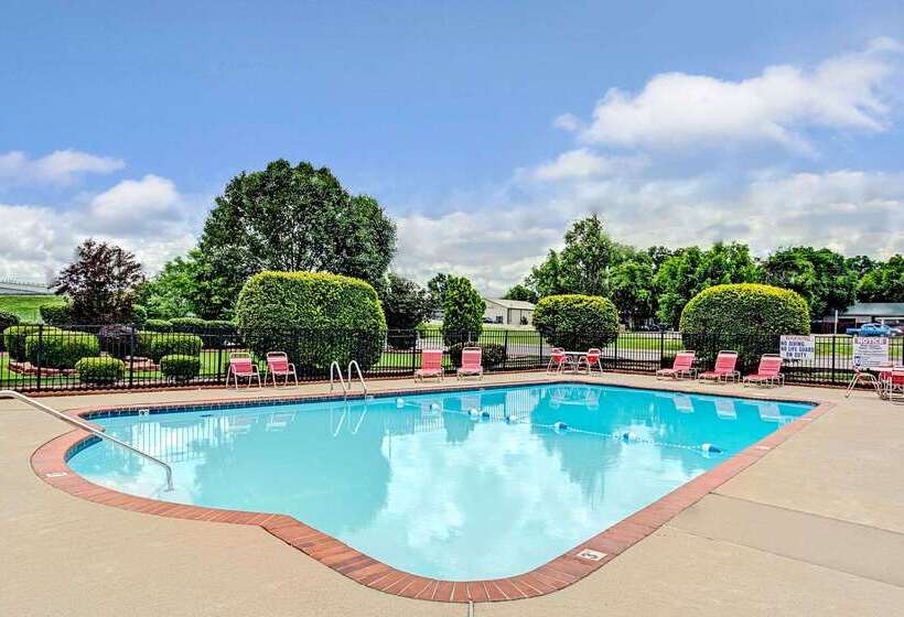 فندق Ramada By Wyndham Murfreesboro