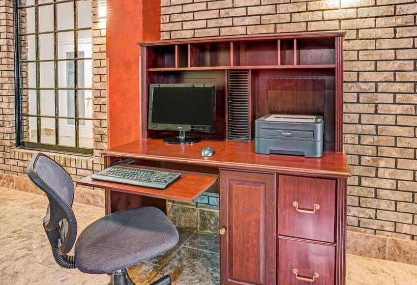 فندق Ramada By Wyndham Murfreesboro