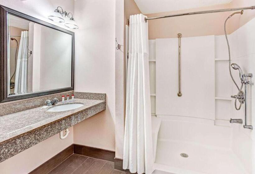 فندق Ramada By Wyndham Murfreesboro