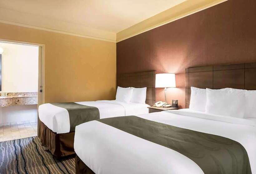 هتل Ramada Suites By Wyndham San Diego