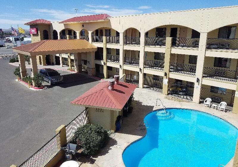 Отель Red Roof Inn Albuquerque Midtown