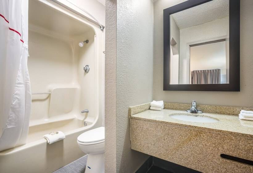 Отель Red Roof Inn Savannah  Southside/midtown