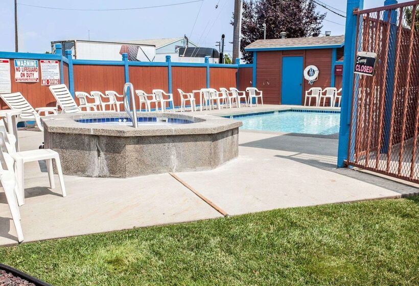 هتل Rodeway Inn & Suites Spokane Valley