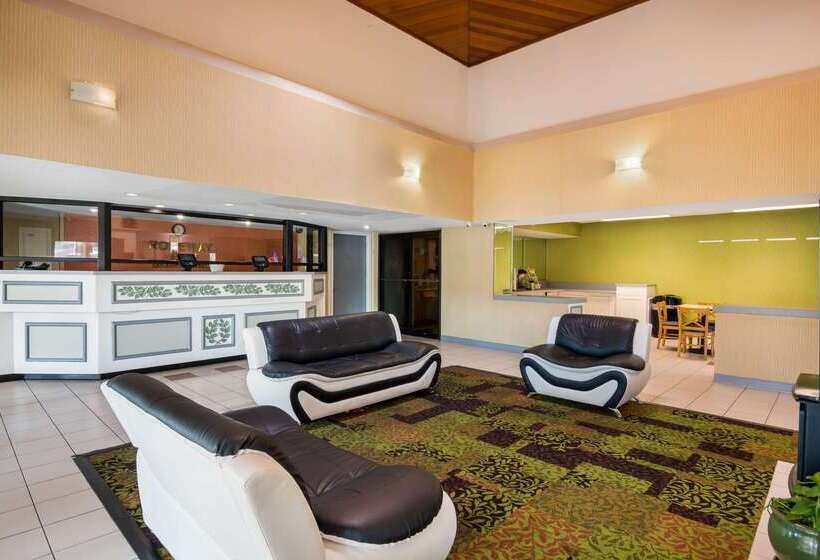 فندق Rodeway Inn At Fort Lee