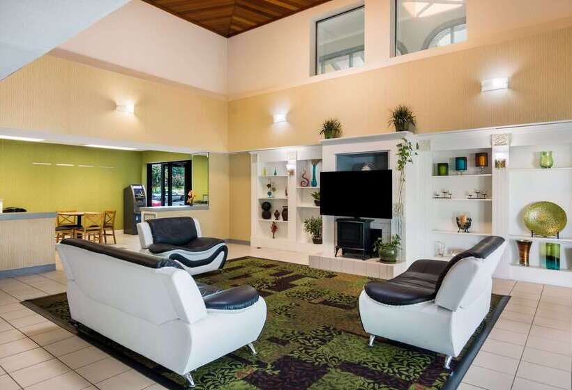 فندق Rodeway Inn At Fort Lee