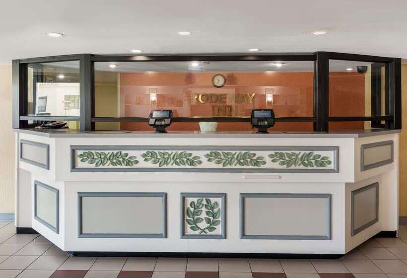فندق Rodeway Inn At Fort Lee