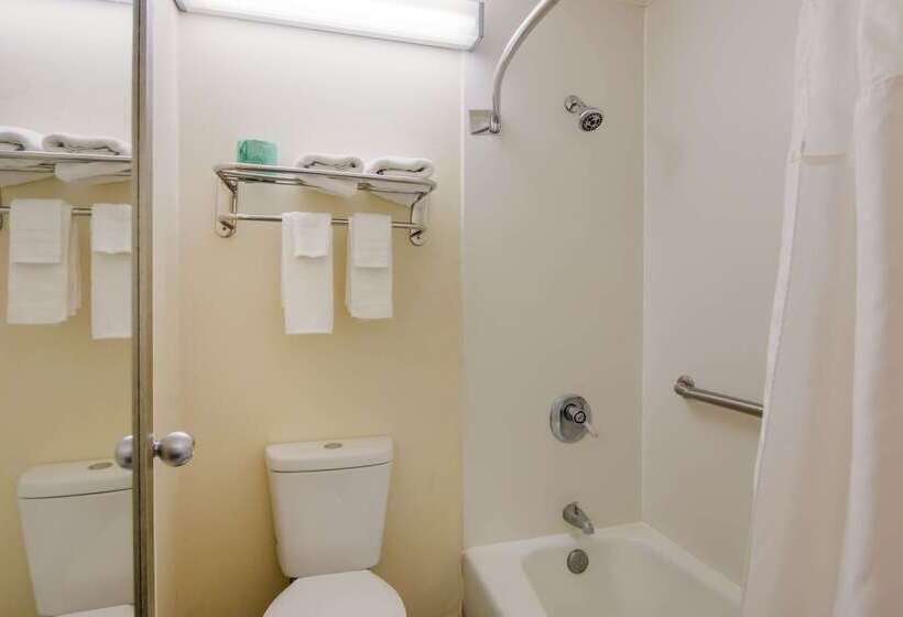 فندق Rodeway Inn At Fort Lee